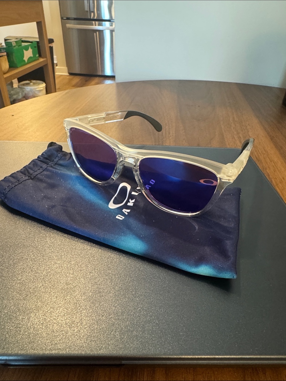 Oakley Frogskin Range Sunglasses with Prizm Violet